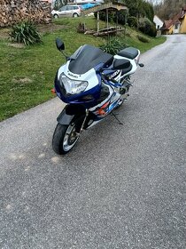 Suzuki GSX-R 750 k1 - 2