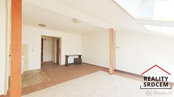 Pronájem podkrovního bytu 1+kk, 35 m2, ul. Tržní, nám. Svobo - 2