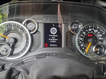 Dodge Ram 5.gen. 2019 budíky / tachometr - 2