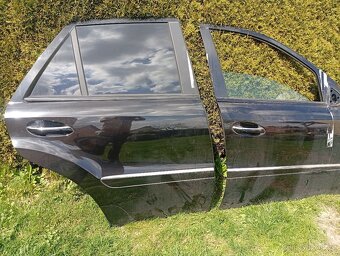 MERCEDES ML W164 DVEŘE P.P. A P.Z. ČERNÉ BEZ REZU - 2