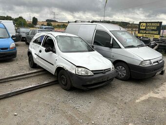 Náhradní díly - 2x Opel Corsa C 1.0 43 kw - 2