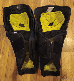 Hokejové holeně Bauer Supreme 3S vel. 13"/33cm - 2
