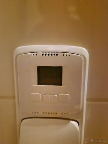 Bílé týdenní spinaci hodiny ABB Tango s displejem - 2