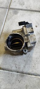 Hrdlo škrtící klapky - 2