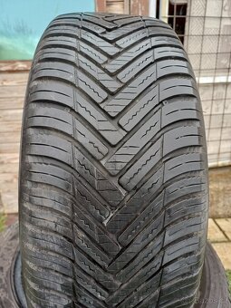Prodám sadu celoročních pneu 205/55R16 Hankook - 2