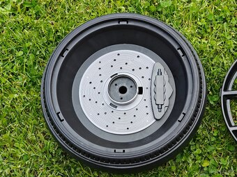 Zadní kolo BMW M5, Ford Mustang Beneo SX2118 - 2