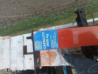 prodám dvousloupový hydraulický zvedák - 2