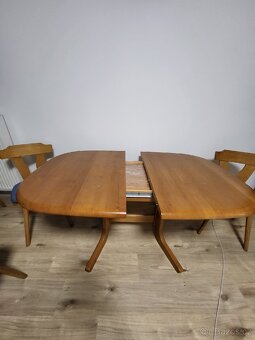 Jídelní stůl a čtyři židle - 2