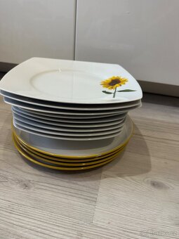 Sada 13ti talířů se slunečnicemi - 2