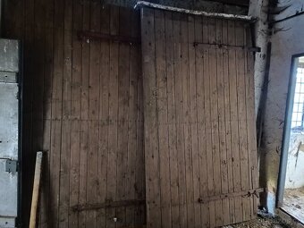 Prodám dřevěná dvoukřídlá masivní vrata . - 2