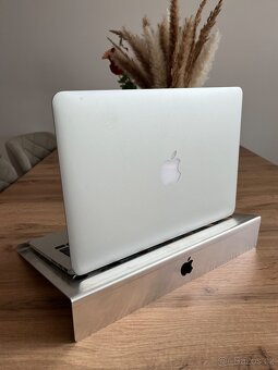 Stojan na MacBook - 2