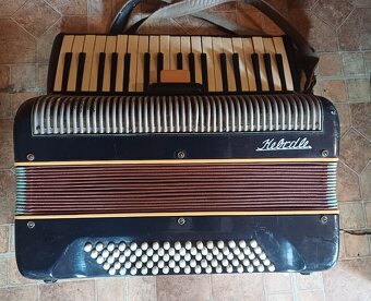Prodám sbírku historických akordeonů, harmonik - 2