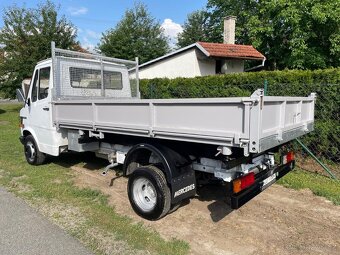 Mercedes 408d do 3.5tuny , Sklopka na tři strany - 2