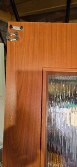 Dveře 60P prosklené, dekor asi třešeň. - 2