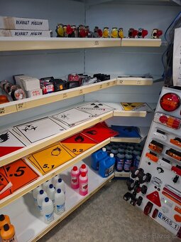 Prodám náhradní díly + autodoplňky pro kamiony. - 2