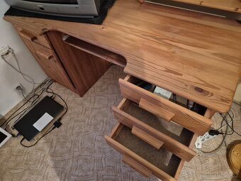 Kancelářský stůl dřevěný, vč.police - 2