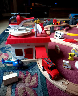 Dřevěné koleje, vláčky, domečky... komplet - 2