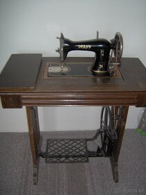 Starý šicí stroj Pfaf - 2