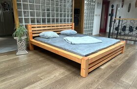 Masivní, nová postel 180 x 200 s roštem - 2