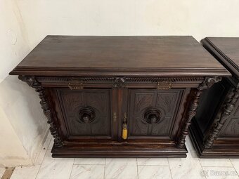 Starožitné skříně Henri II. - 2