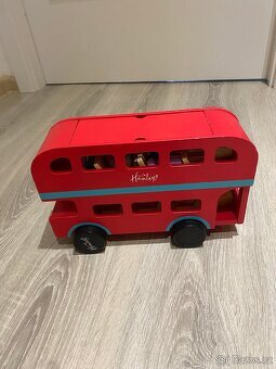 Dřevěný červený autobus s figurkami 🚌❤️ - 2