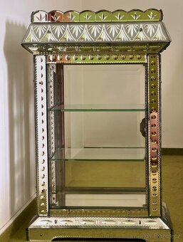 Starožitné zrcadlo a vitrínka - 2