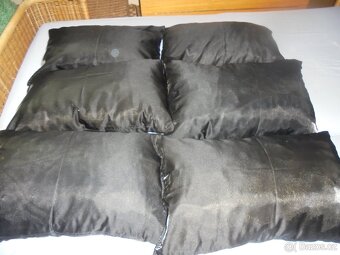 dekorační černé polštářky 6 ks - 2