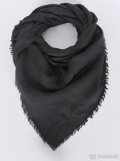 Šátek LOUIS VUITTON - Monogram Classic Shawl Noir - 2
