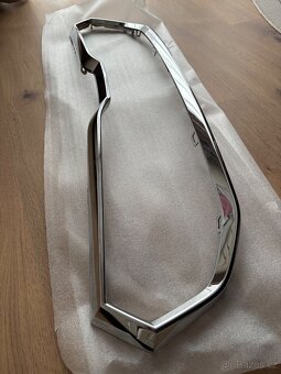 Škoda Kamiq rámeček přední masky - 2