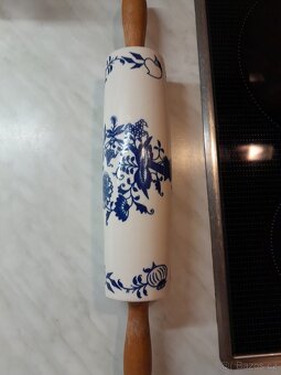 Porcelánový váleček - 2