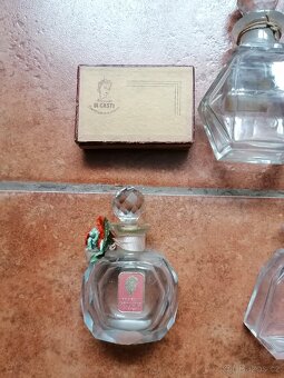 Staré flakóny, broušené sklo - 2