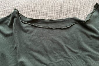 Tričko s vlnitým lemem. - 2