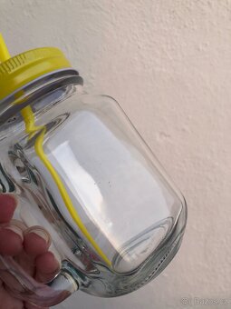 Skleněný hrnek s brčkem - 2