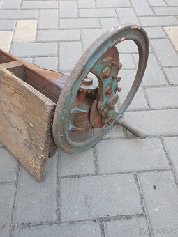 Sekačka / kopřiva / bylinky - 2