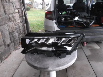 ŠKODA OCTAVIA 4 SVĚTLA A RÁMEČEK MASKY - 2