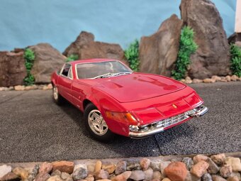 Prodám model 1:18 Ferrari 365GTB/4 - 2
