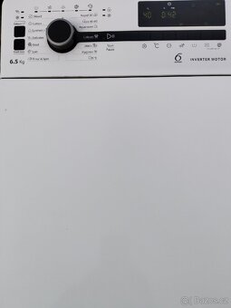 Vrchem plněná pračka Whirlpool - 2