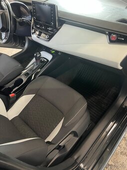 Cerna Toyota corrola 1.8hybrid automat - 2