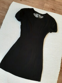 Černé krátké šaty s krajkou - 2