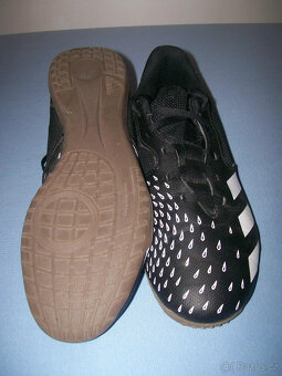 Sportovní obuv pánská  ADIDAS  PREDATOR - č. 42 (sálovky) - 2