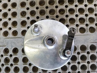 ČZ 125 t štít přední brzdy - 2