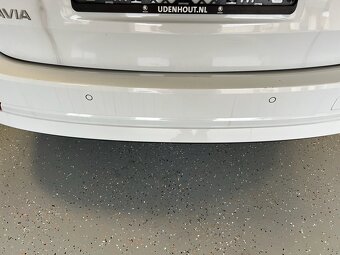 Zadní nárazník Škoda Octavia IV bílá Moon - 2