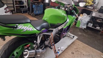 Kawasaki zx9R model 2000 - 2