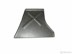 Tatra 613 - podlahy pod autobaterii - 2