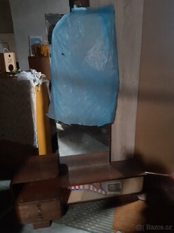 Prodám: psycha - toaletka , zrcadlová stěna - 2