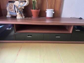 Skříňka pod TV - 2
