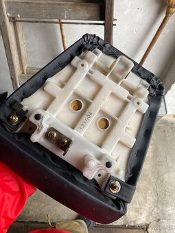 Yamaha R6 - sedlo spolujezdce - 2