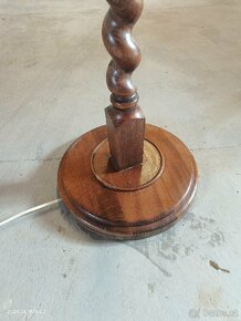 Lampa bez stínidla - 2