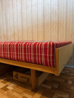 Válenda UNIVERSAL světlá s třídílnou matrací v pěkném stavu - 2