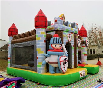 Skákací hrad se skluzavkou - 2